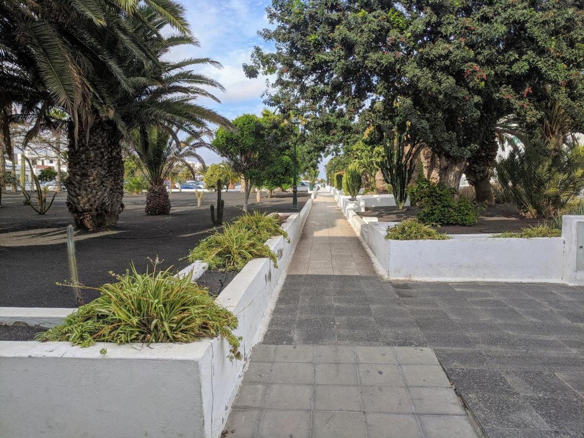 Ground Floor Apartment Suite With Private Garden, Los Charcos Costa Teguise Exterior photo